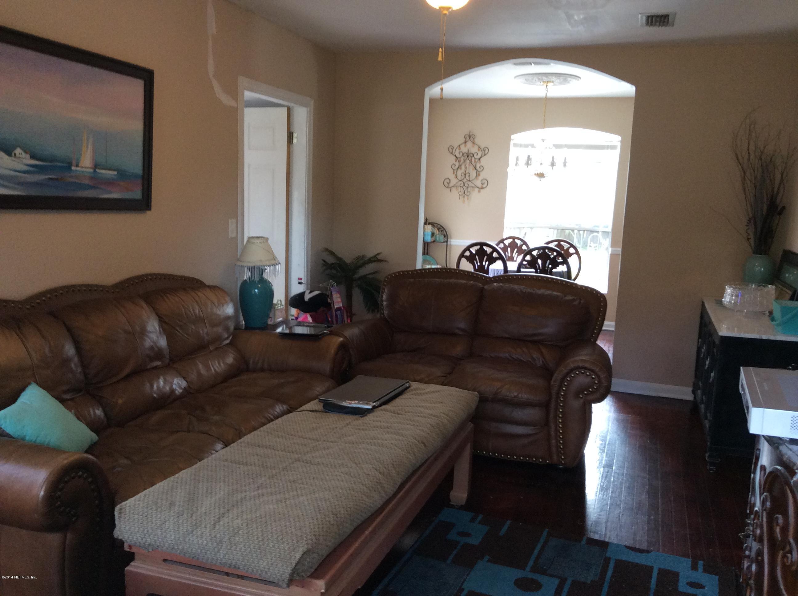 2031 Gibson Road Jacksonville, FL 32207 - Photo 3 of 9 Livingroom #2