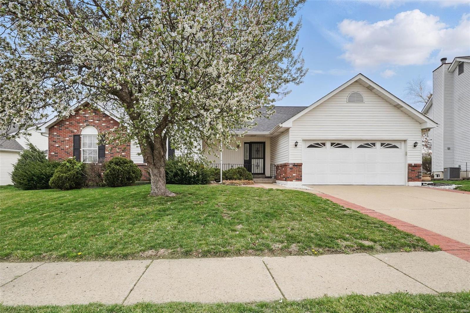 112 Beacon Hill Drive St. Charles, MO 63301 - Photo 1 of 34