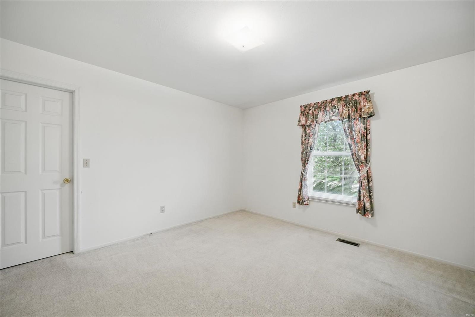 112 Beacon Hill Drive St. Charles, MO 63301 - Photo 18 of 34