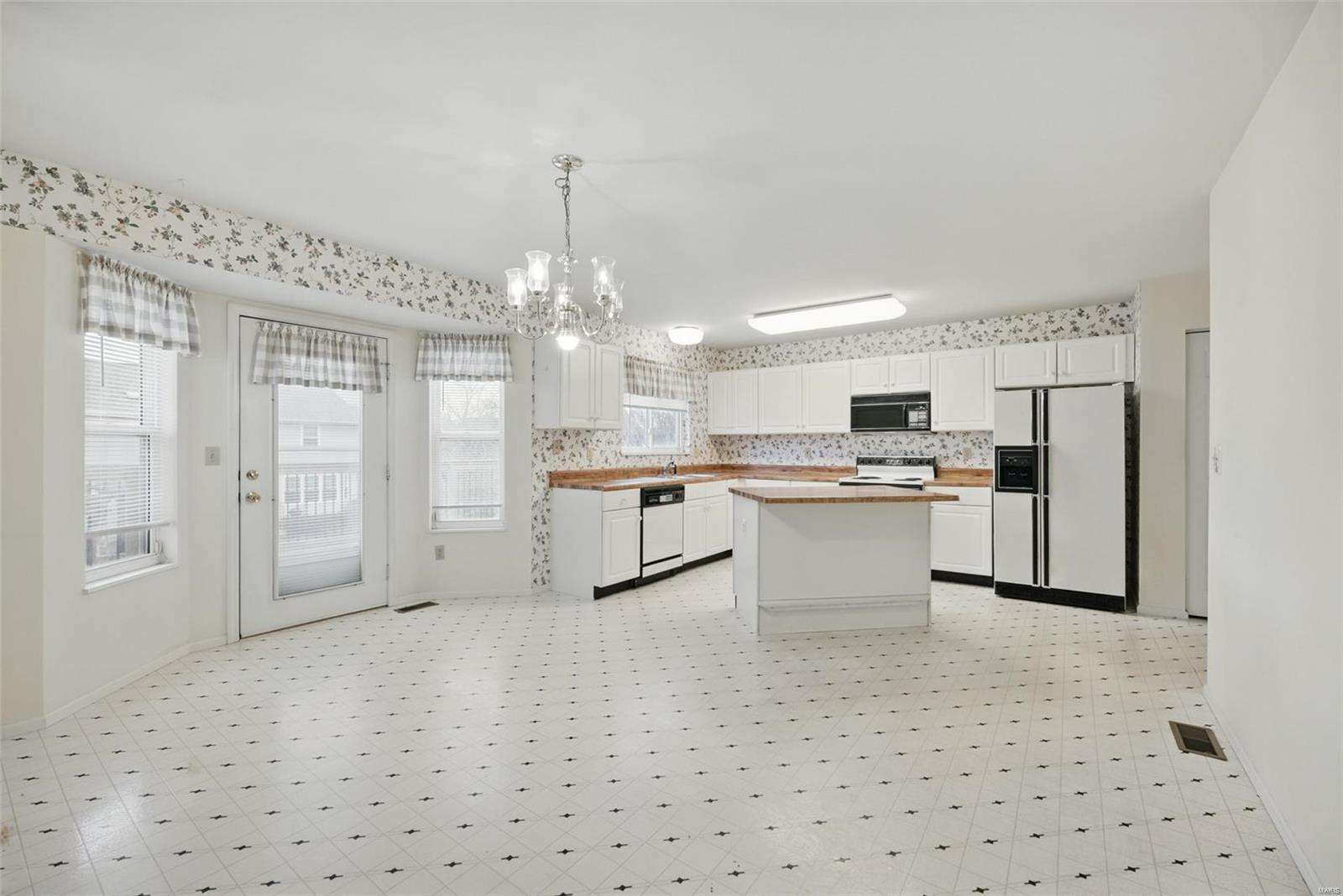 112 Beacon Hill Drive St. Charles, MO 63301 - Photo 3 of 34