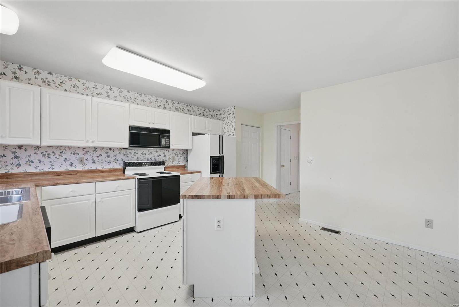 112 Beacon Hill Drive St. Charles, MO 63301 - Photo 7 of 34