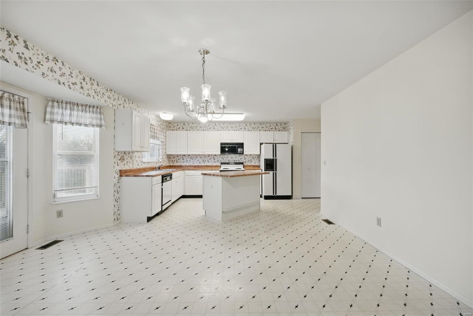 112 Beacon Hill Drive St. Charles, MO 63301 - Photo 9 of 34