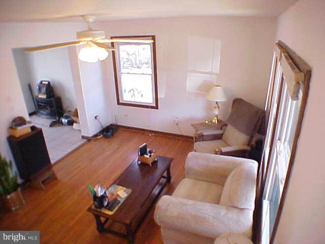 1416 Cedarhurst Road Shady Side, MD 20764 - Photo 6 of 30 Living Room