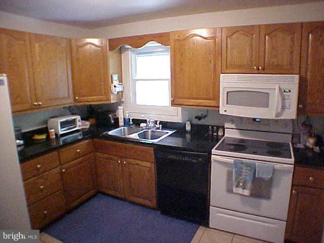 1416 Cedarhurst Road Shady Side, MD 20764 - Photo 9 of 30 Kitchen