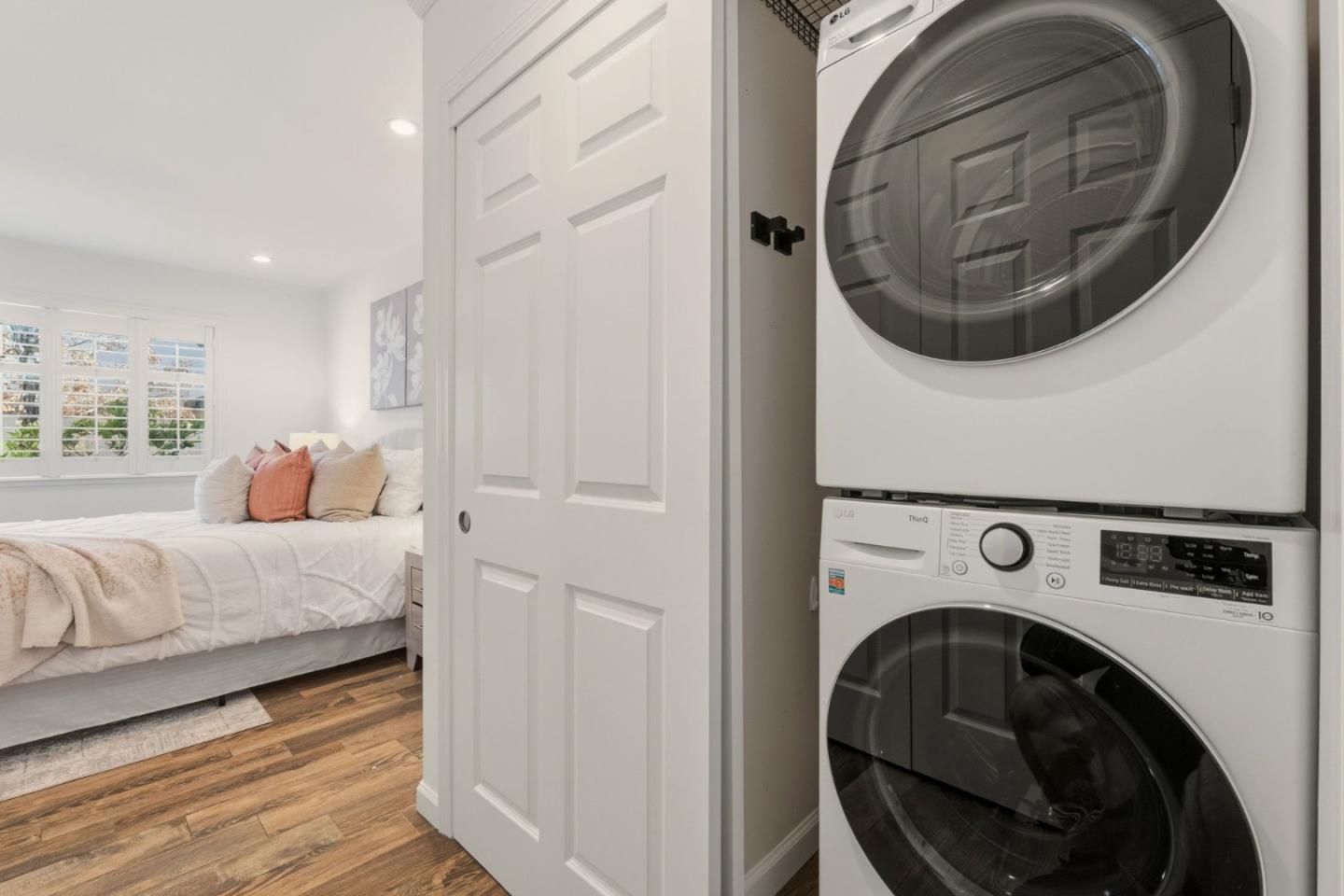 104 East Middlefield Road, Unit B Mountain View, CA 94043 - Photo 38 of 48 a bedroom with a washer and dryer