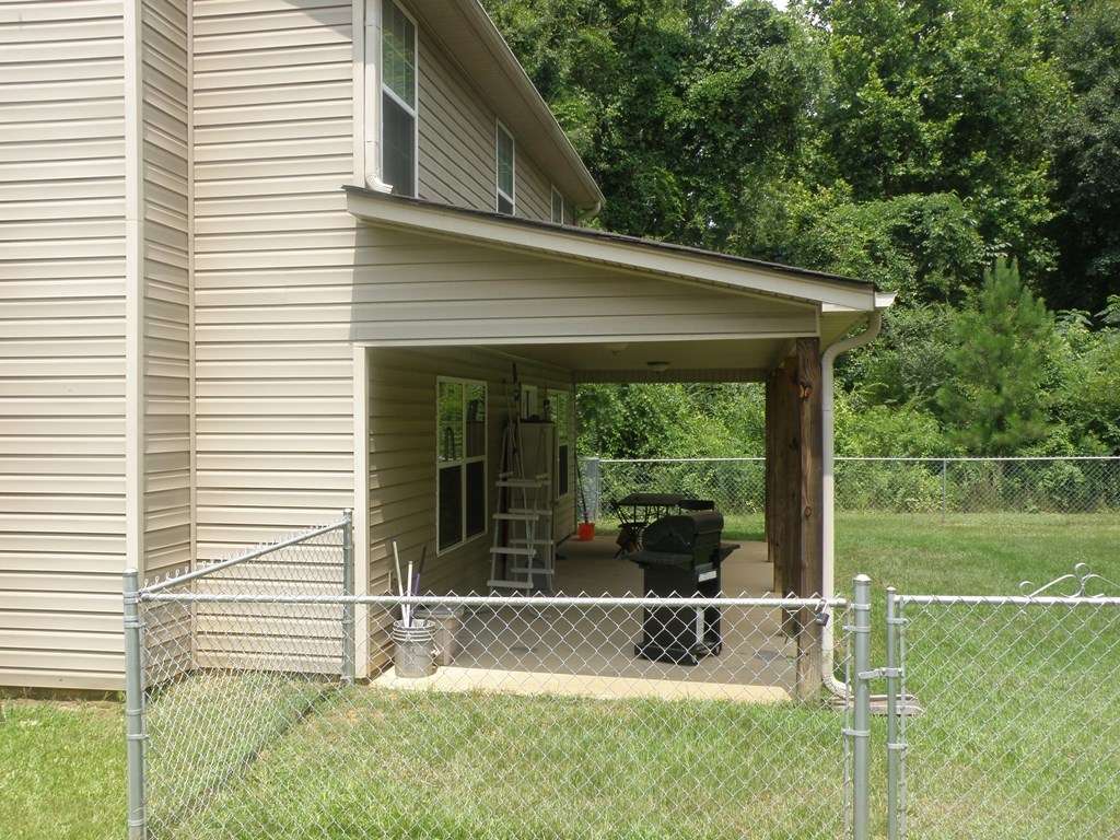 3375 Trotter''s Ridge Gray, GA 31032 - Photo 7 of 13 a view of a house with backyard and a tub
