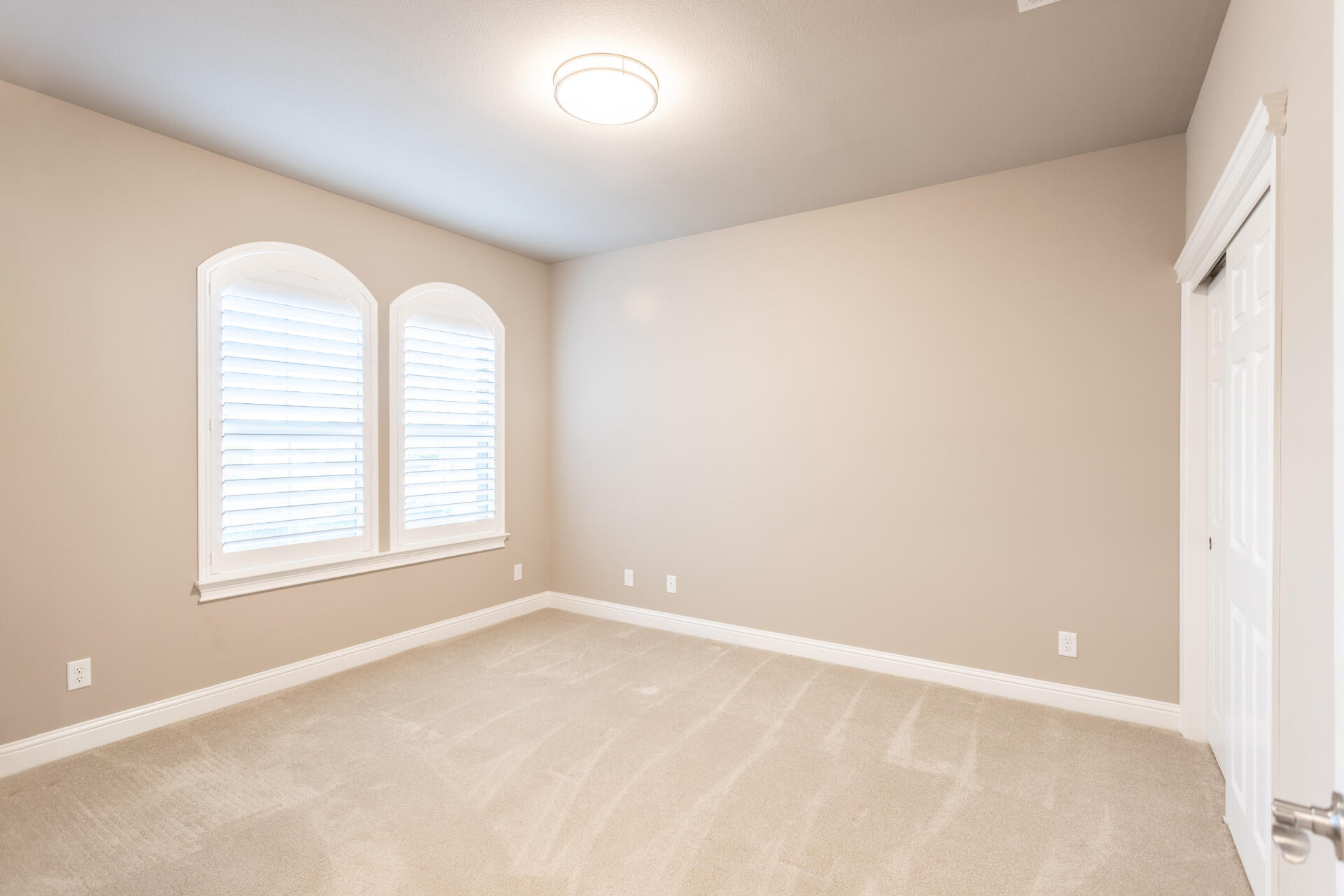 3241 Lemurian Road Redding, CA 96002 - Photo 19 of 34 an empty room with a window