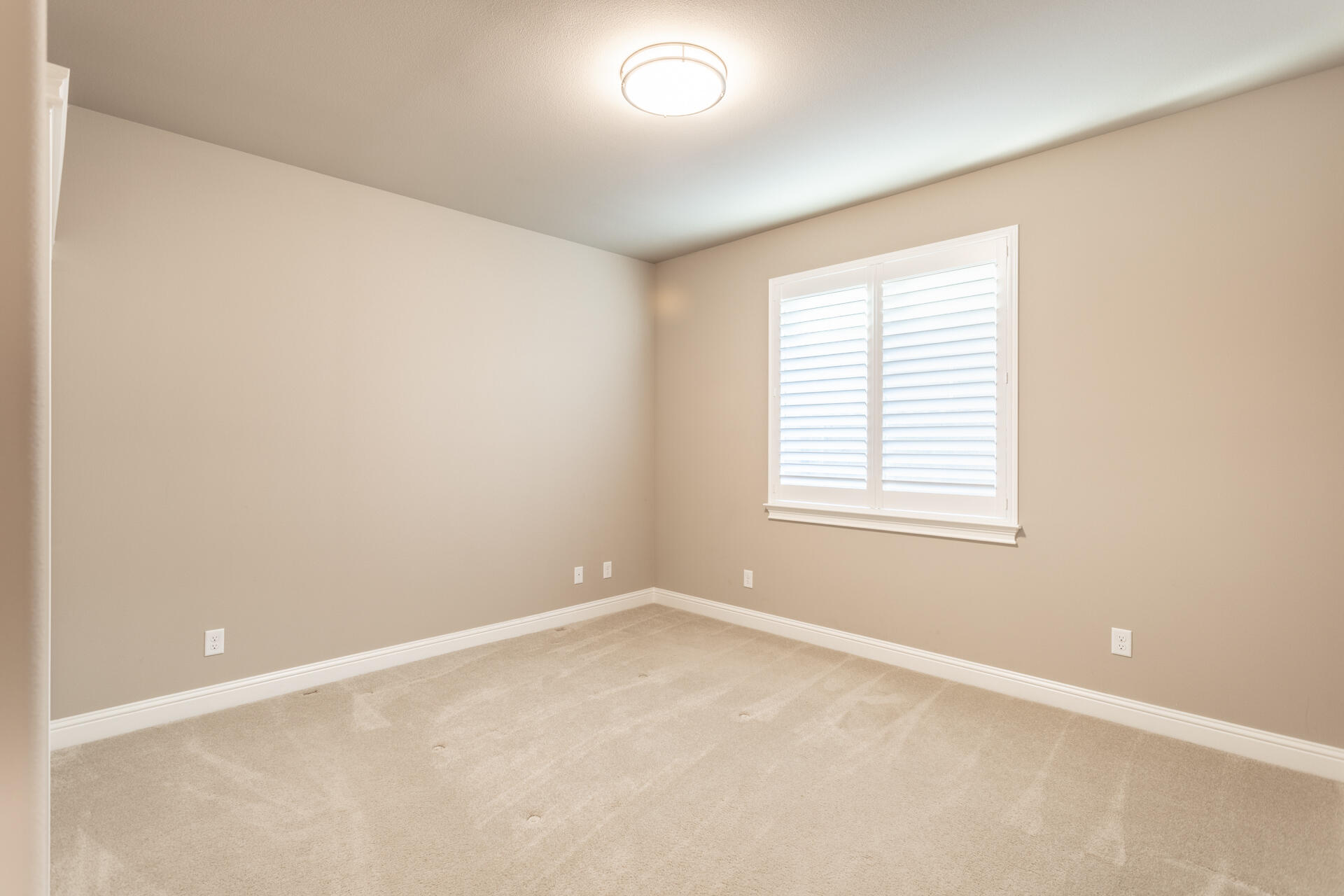 3241 Lemurian Road Redding, CA 96002 - Photo 21 of 34 an empty room with a window