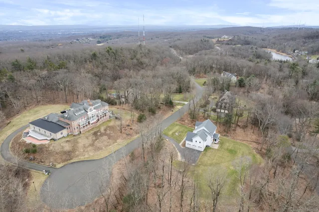 $275,000 | 24 Parsons Way, Avon, CT 06001