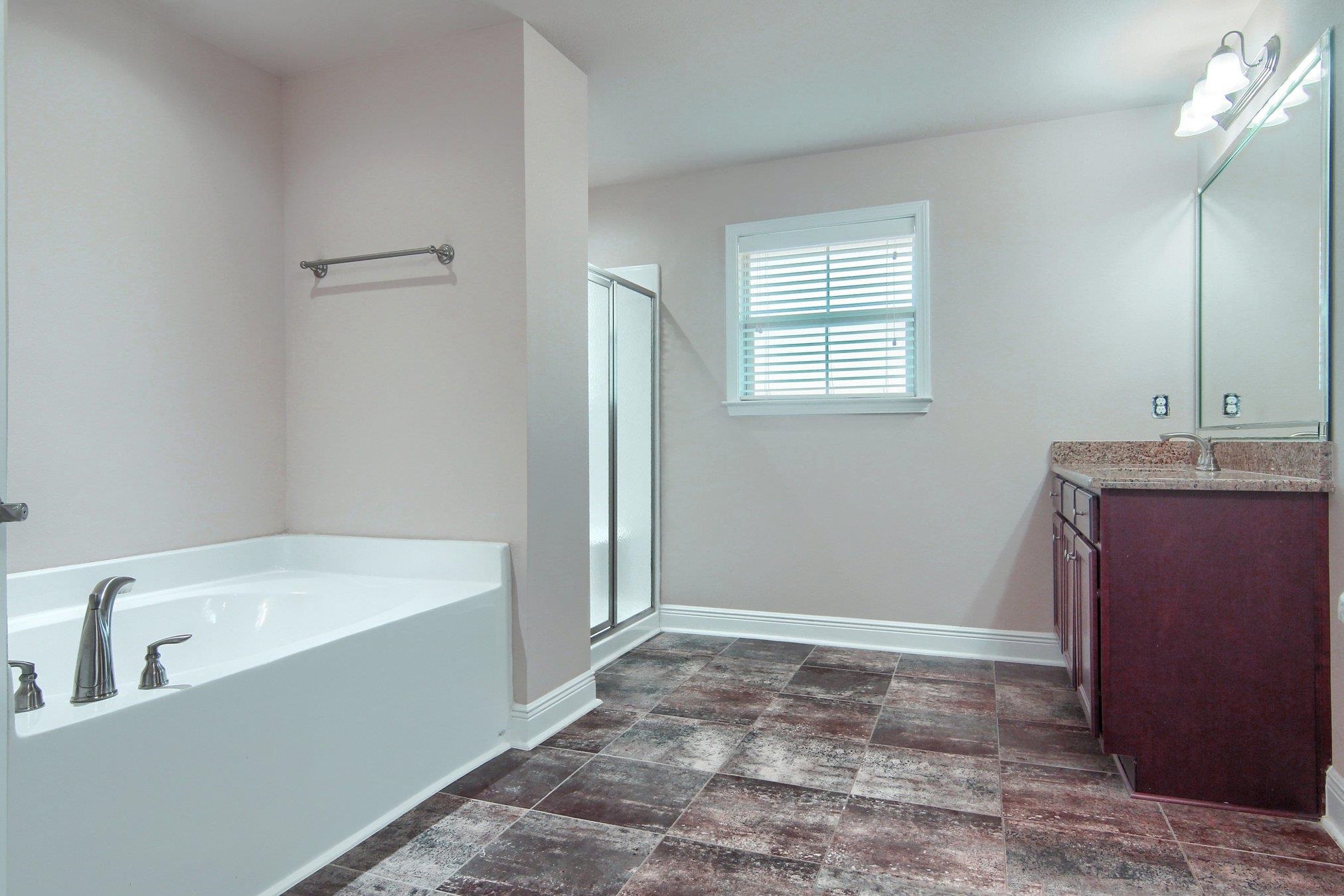 564 Sheffield Avenue Foley, AL 36535 - Photo 18 of 29 Master Bathroom