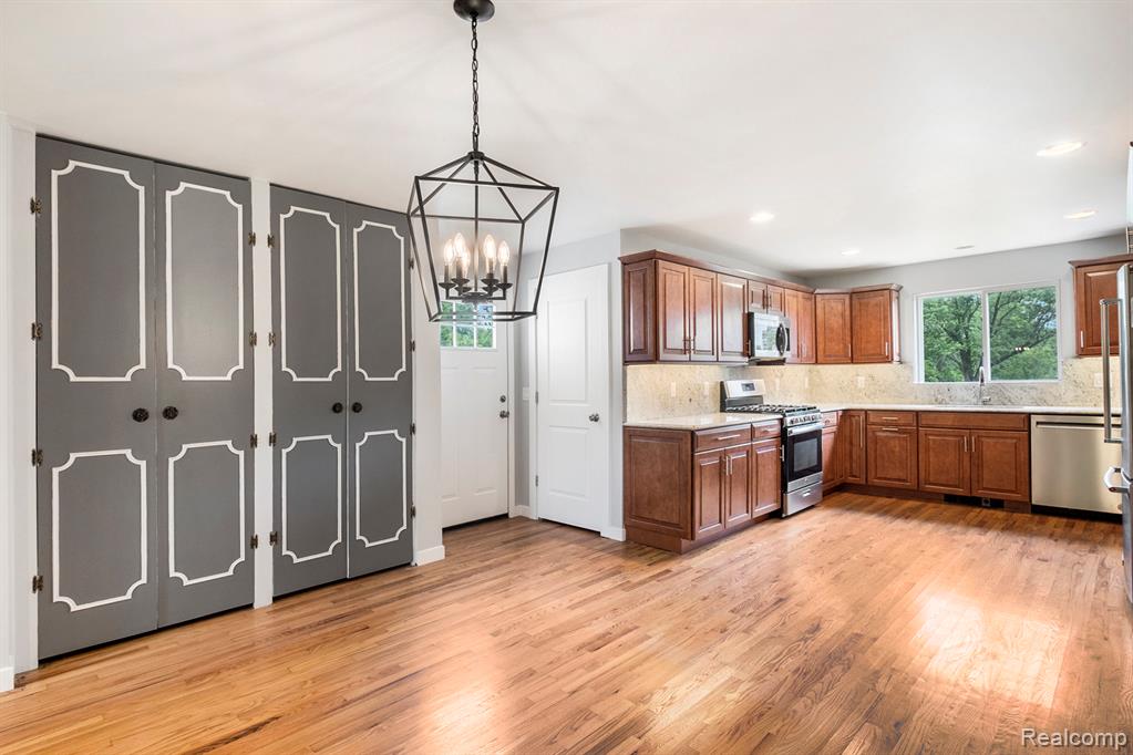 7340 Hartland Road Fenton, MI 48430 - Photo 4 of 31