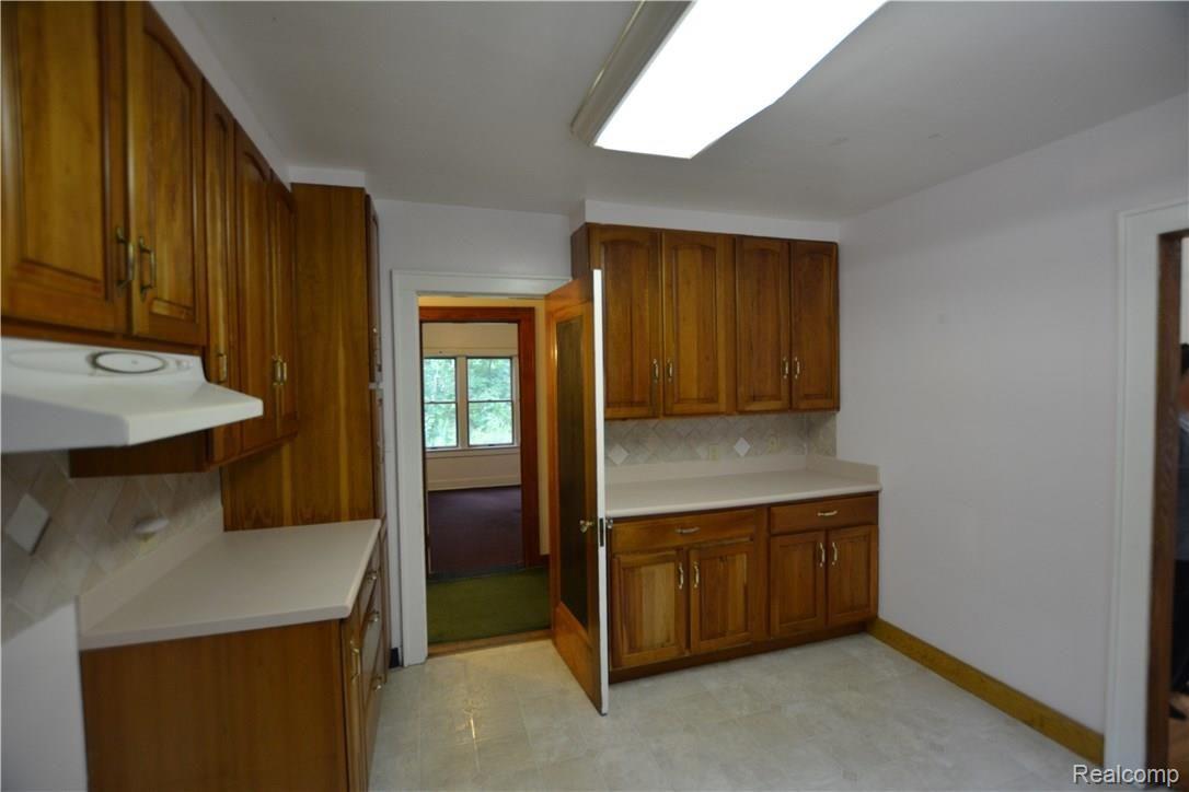 2016 Reid Road Grand Blanc, MI 48439 - Photo 16 of 25 DSC_0355.JPG