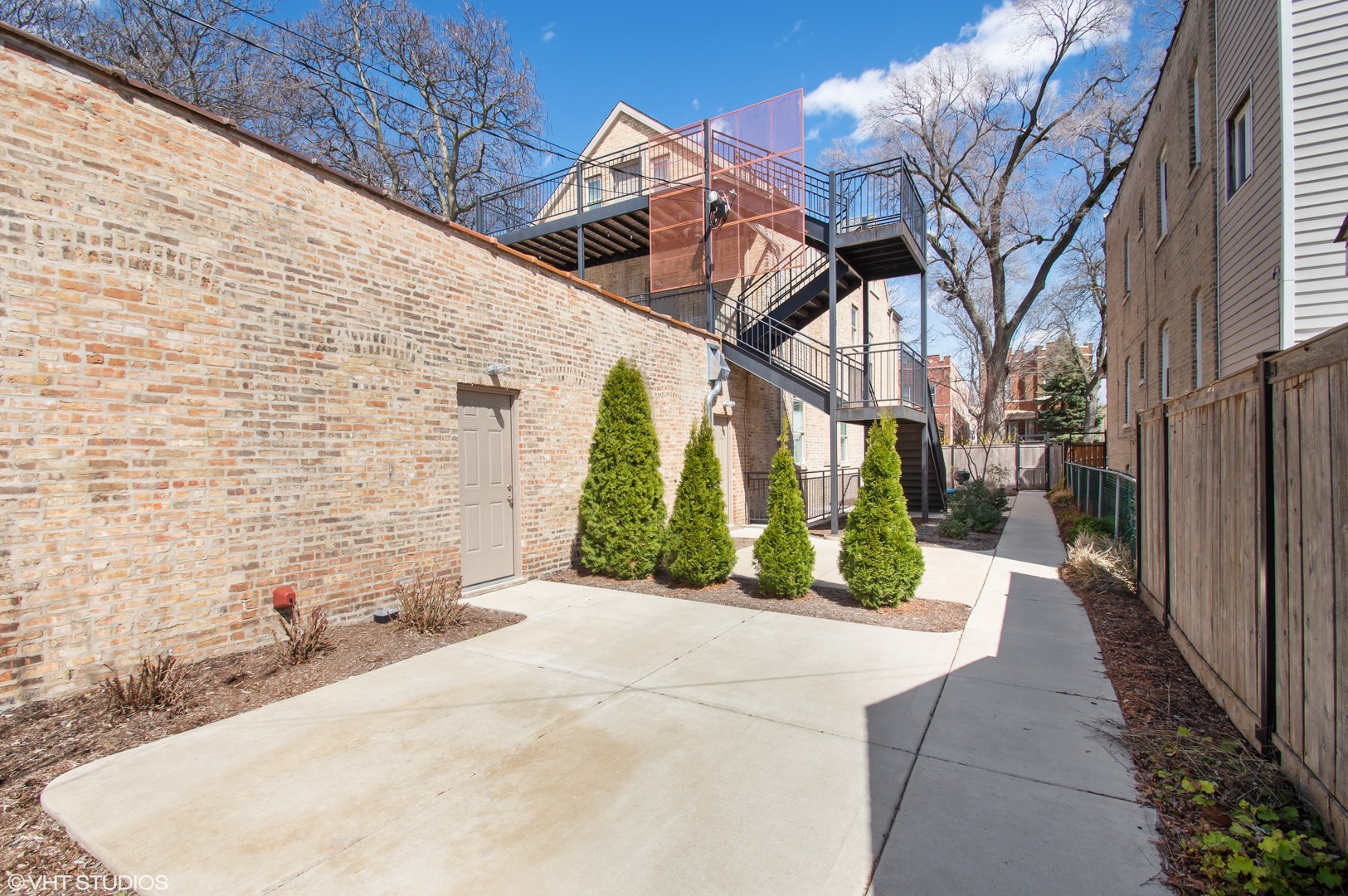 2458 North Lotus Avenue Chicago, IL 60639 - Photo 3 of 22