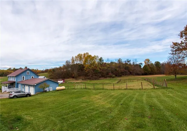 a view of houses with outdoor space and city view