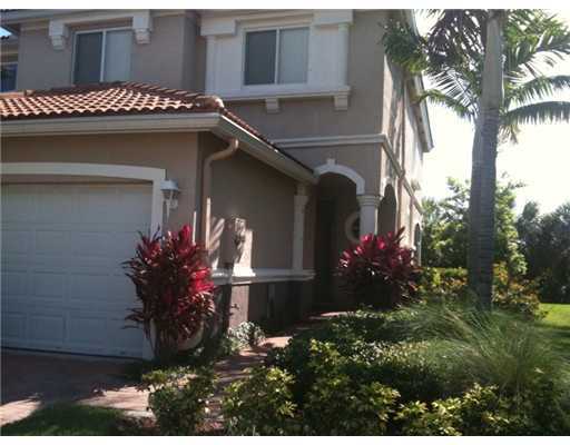 2013 Oakhurst Way Riviera Beach, FL 33404 - Photo 1 of 16 Primary Photo