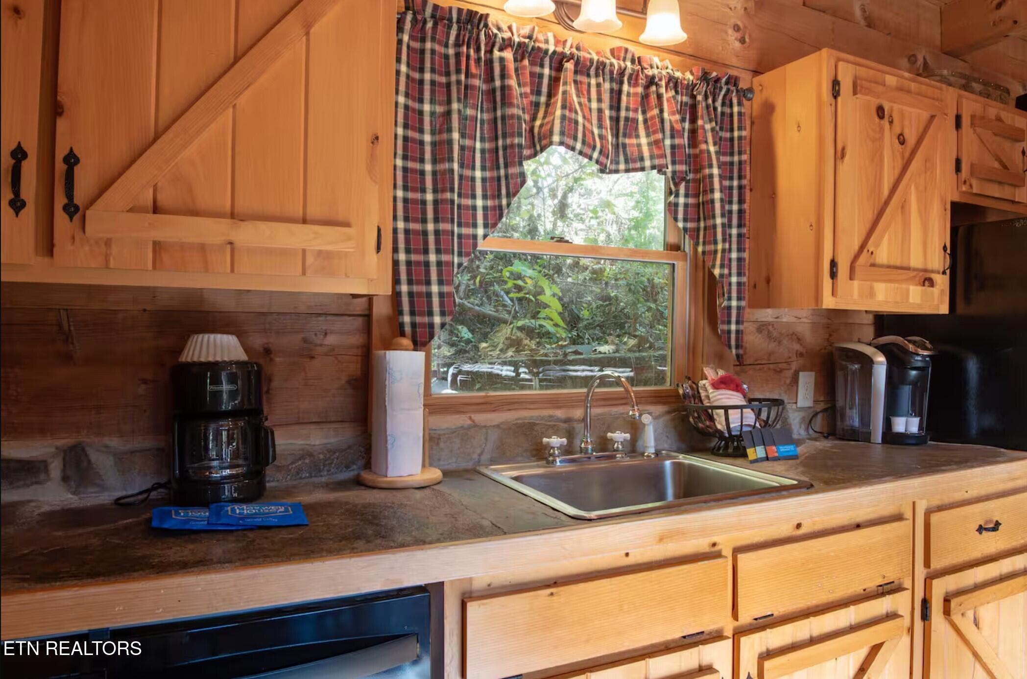 3031 Hatcher Top Road Sevierville, TN 37862 - Photo 5 of 21 kitchen