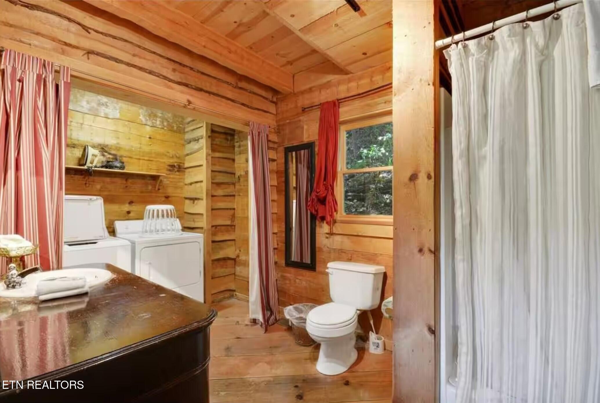 3031 Hatcher Top Road Sevierville, TN 37862 - Photo 6 of 21 bathroom
