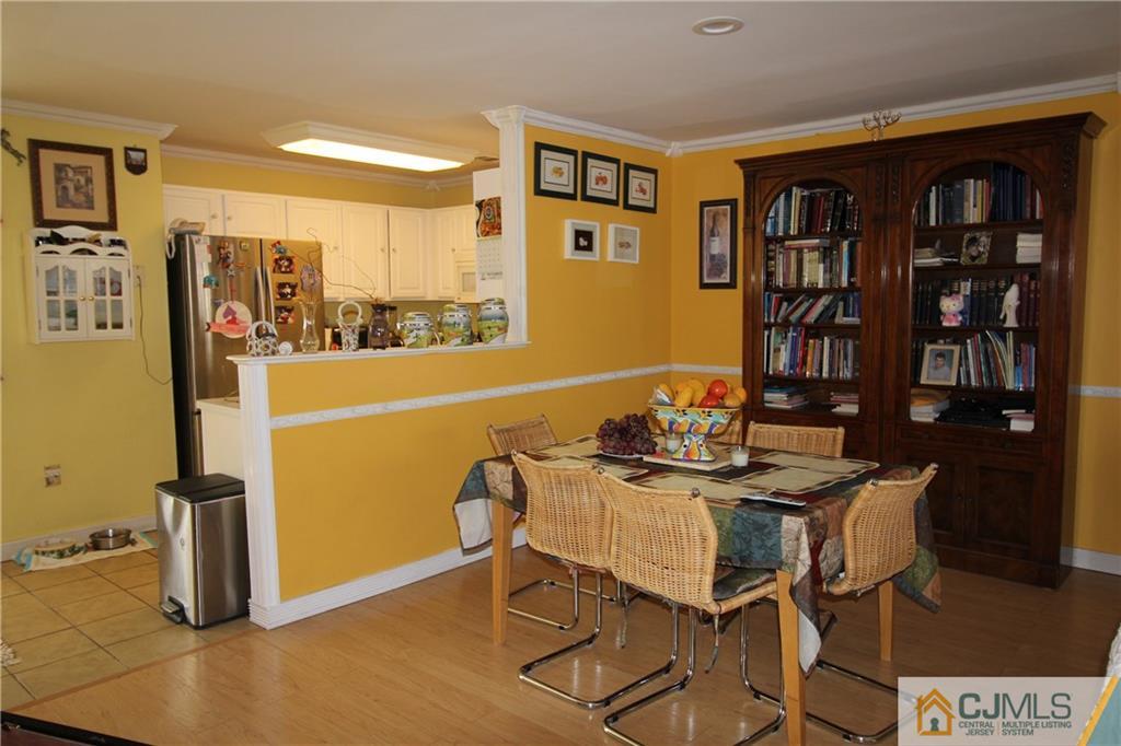 2007 Ridgeview Court Sayreville, NJ 08859 - Photo 5 of 25 Gallery Image 5