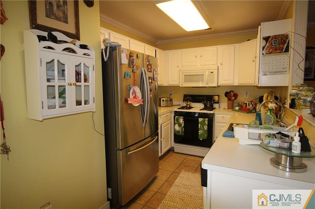 2007 Ridgeview Court Sayreville, NJ 08859 - Photo 6 of 25 Gallery Image 6