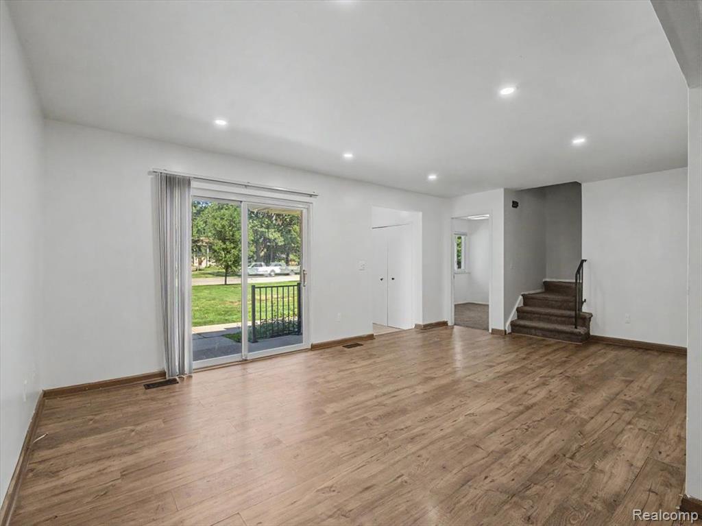 41957 Utica Road Sterling Heights, MI 48313 - Photo 10 of 43