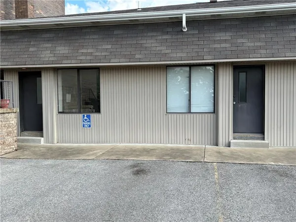 $1,312 | 3019 South Park Road, Unit 1, Bethel Park, PA 15102