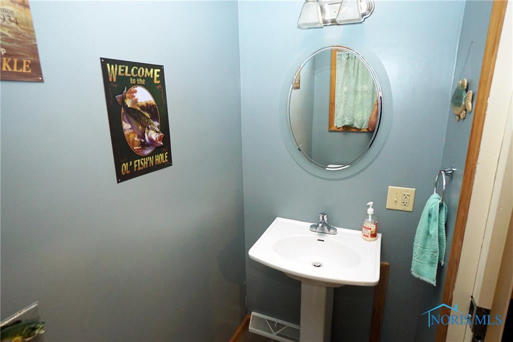 2021 Cass Road Toledo, OH 43614 - Photo 18 of 36 Gallery Image 18