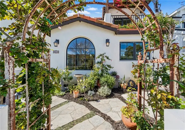 $2,267,500 | 311 16th Street, Seal Beach, CA 90740