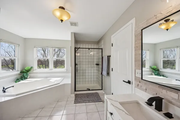 $668,900 | 1138 Ridgewood Circle, Lake In The Hills, IL 60156