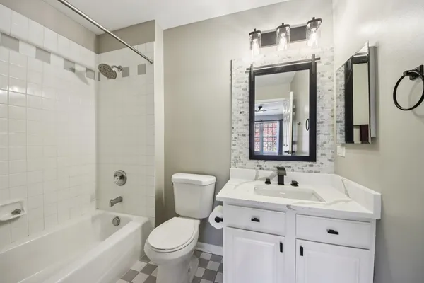 $668,900 | 1138 Ridgewood Circle, Lake In The Hills, IL 60156