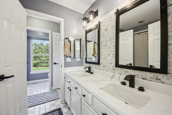 $668,900 | 1138 Ridgewood Circle, Lake In The Hills, IL 60156