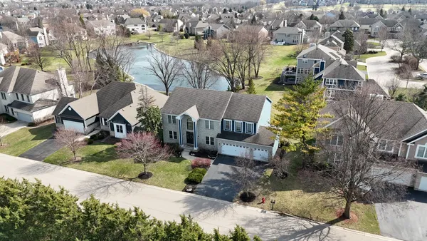 $668,900 | 1138 Ridgewood Circle, Lake In The Hills, IL 60156