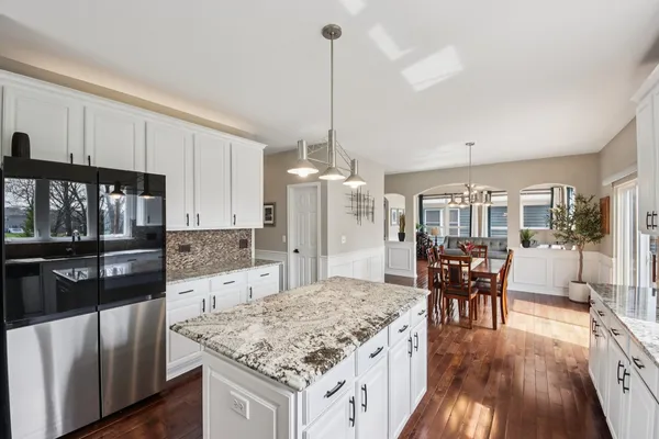 $668,900 | 1138 Ridgewood Circle, Lake In The Hills, IL 60156