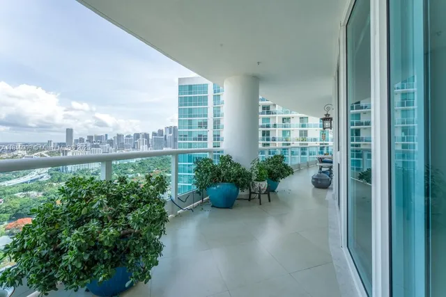 a view of a bunch of plant in front of a building