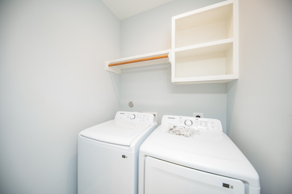 1860 West Tidwell Road Houston, TX 77091 - Photo 15 of 32 a utility room with dryer and washer