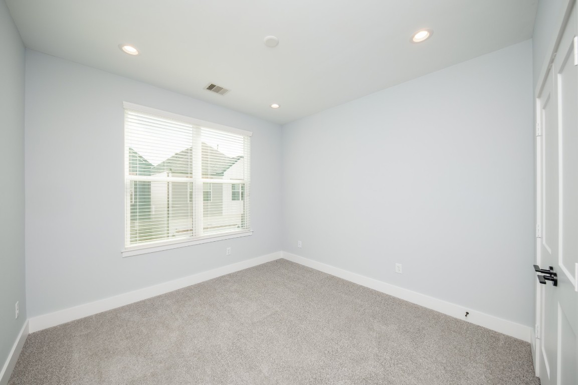 1860 West Tidwell Road Houston, TX 77091 - Photo 18 of 32 an empty room with a window