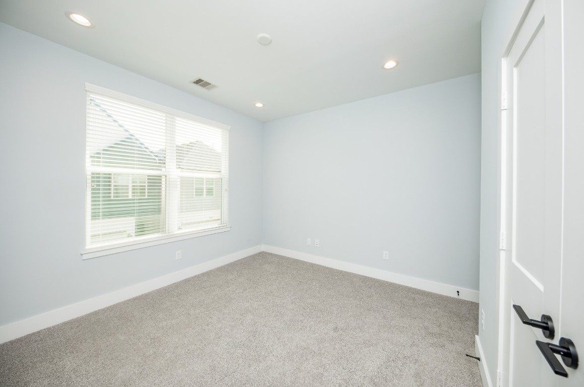 1860 West Tidwell Road Houston, TX 77091 - Photo 21 of 32 an empty room with a window