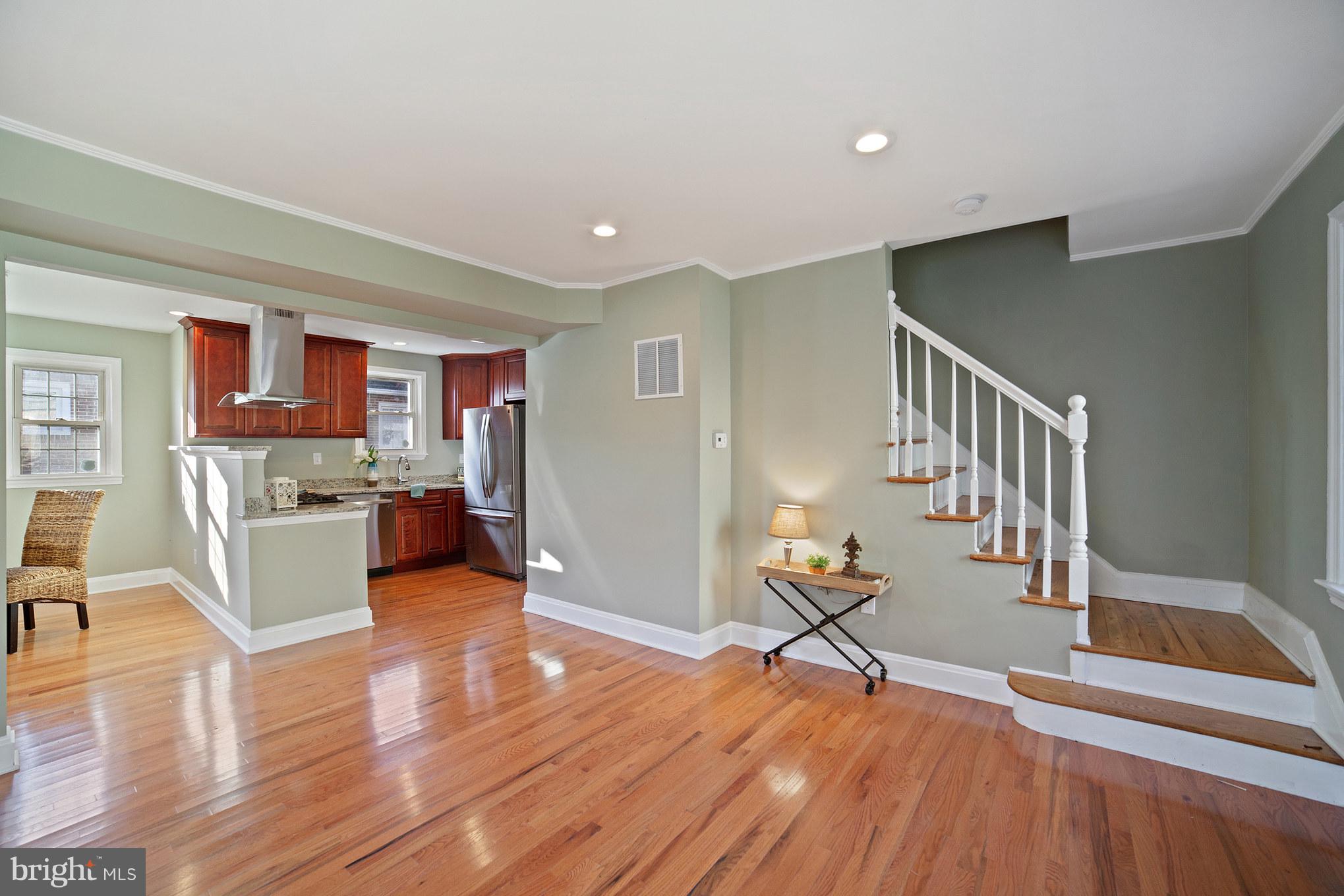 3733 Rueckert Avenue Baltimore, MD 21206 - Photo 11 of 29 Living Room