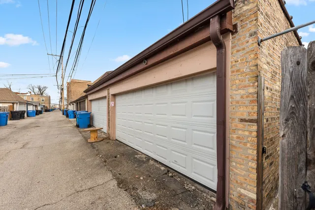 $2,395 | 2630 North Hamlin Avenue, Unit 1, Chicago, IL 60647