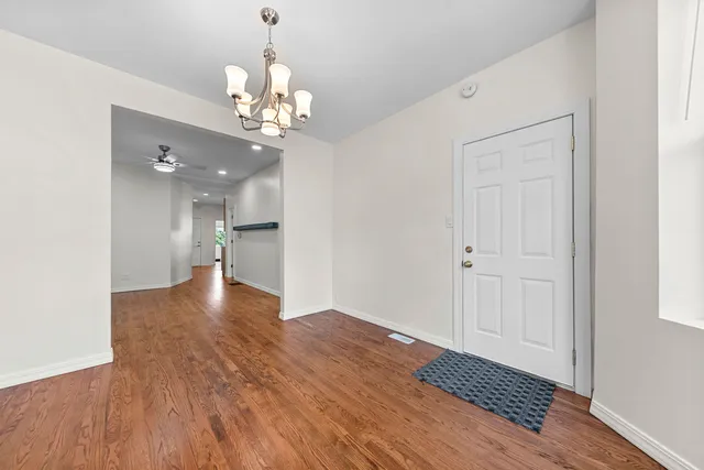 $2,395 | 2630 North Hamlin Avenue, Unit 1, Chicago, IL 60647