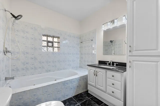 $2,395 | 2630 North Hamlin Avenue, Unit 1, Chicago, IL 60647