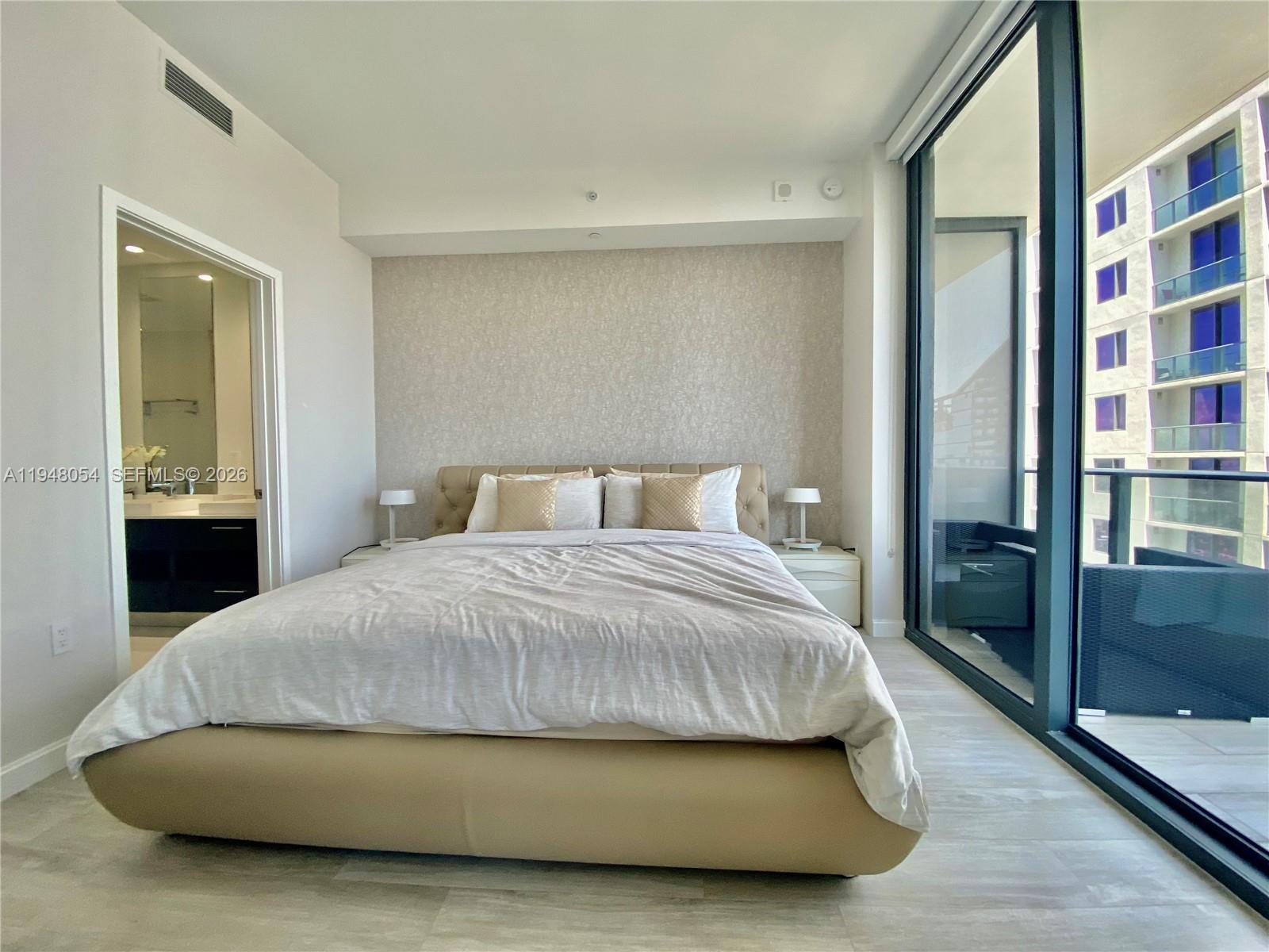 55 Southwest 9th Street, Unit 4201 Miami, FL 33130 - Photo 11 of 37