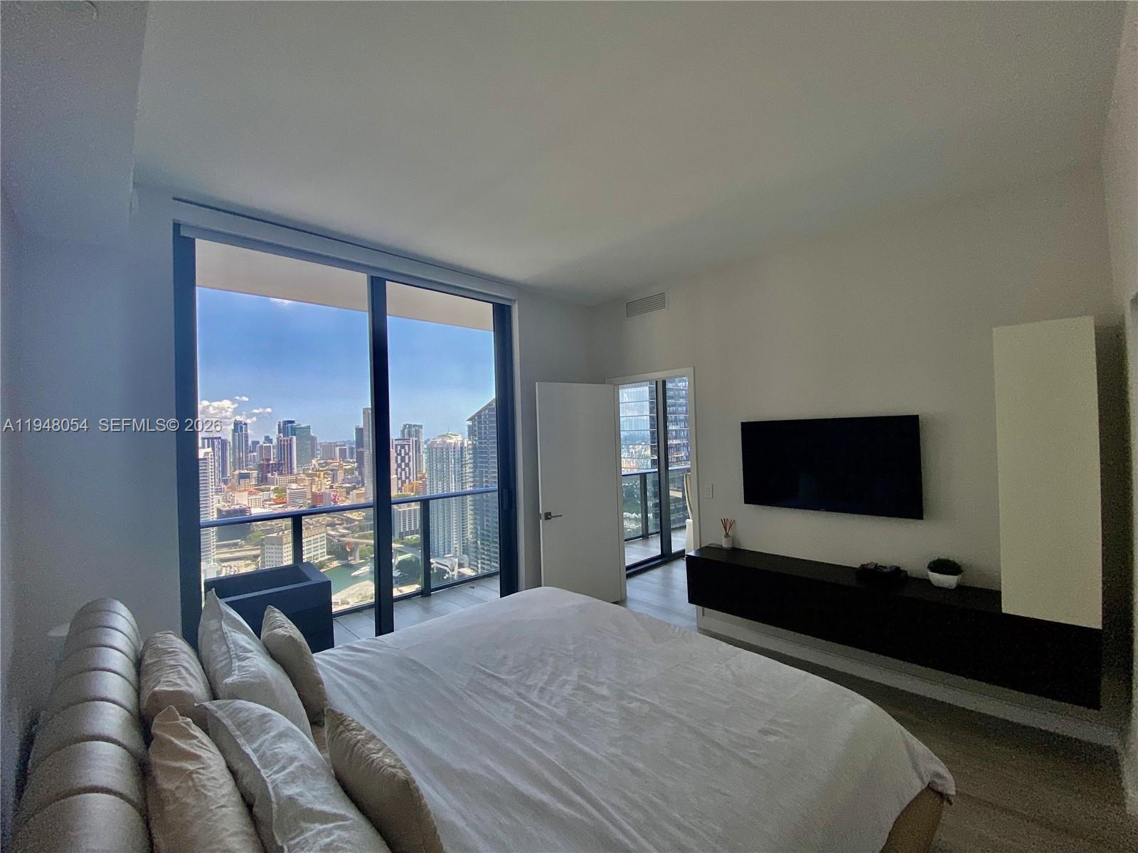 55 Southwest 9th Street, Unit 4201 Miami, FL 33130 - Photo 12 of 37