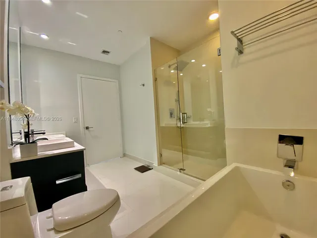 $7,500 | 55 Southwest 9th Street, Unit 4201, Miami, FL 33130