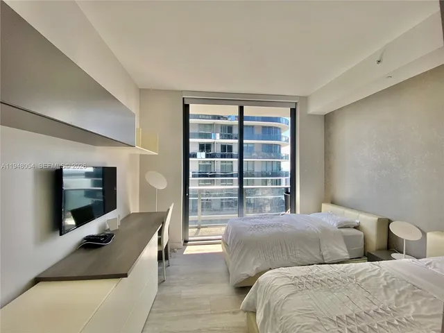 $7,500 | 55 Southwest 9th Street, Unit 4201, Miami, FL 33130