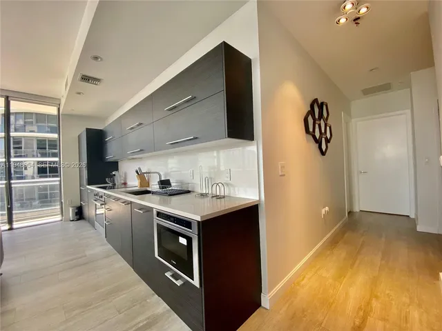 $7,500 | 55 Southwest 9th Street, Unit 4201, Miami, FL 33130