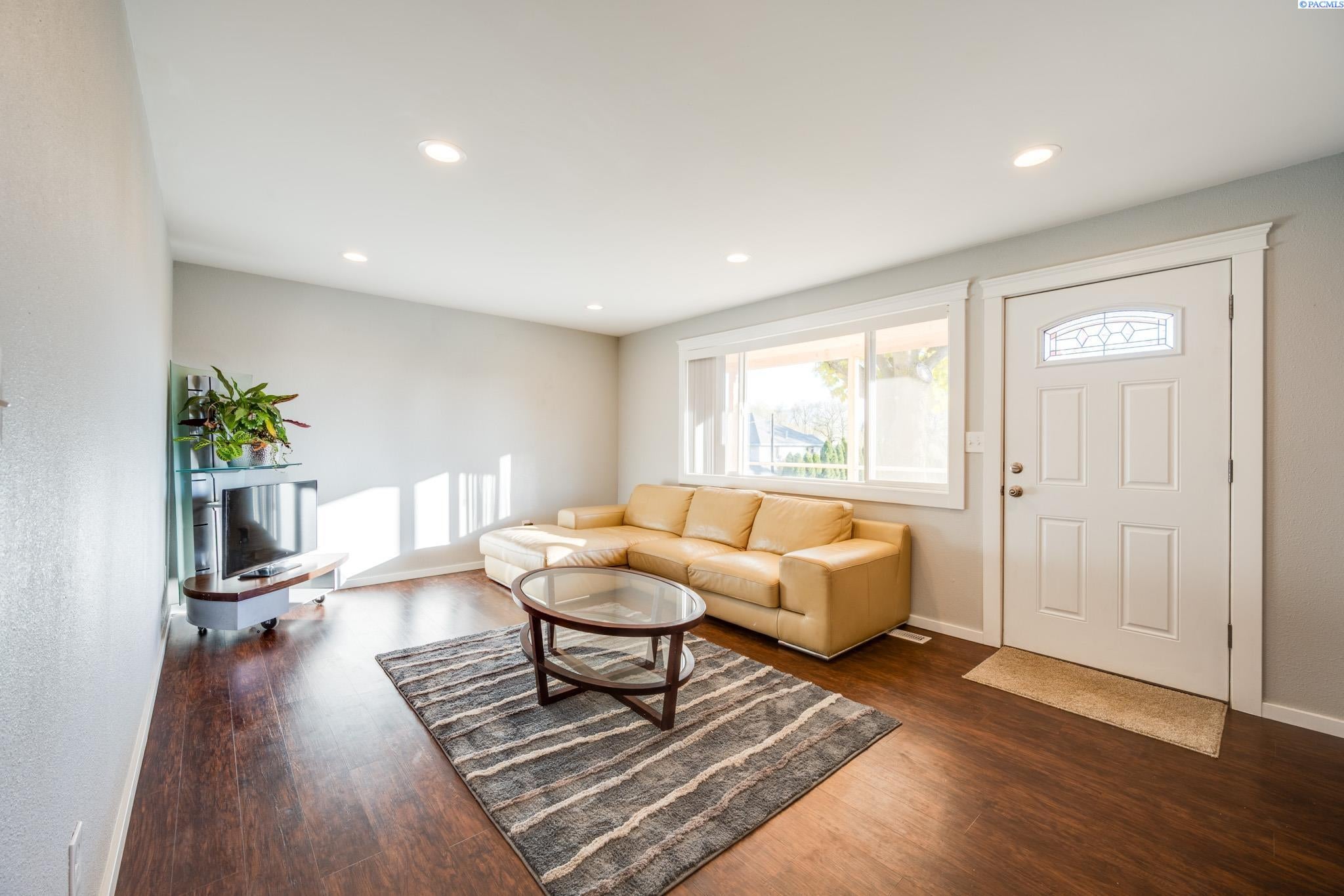 808 Line Street Colton, WA 99113 - Photo 2 of 17 Gallery Image 2