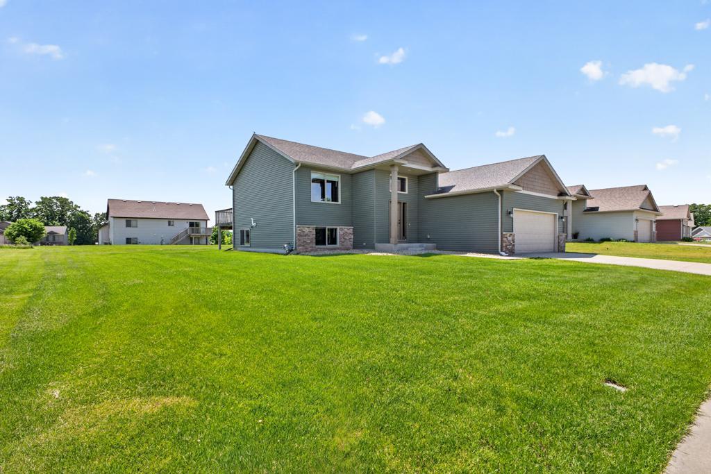4024 Stone Point Drive Northeast Rochester, MN 55906 - Photo 3 of 38