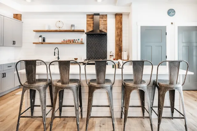 $2,400 | 1002 Highway 3, Unit 1 WEST, Holderness, NH 03245