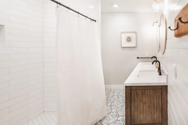 $2,400 | 1002 Highway 3, Unit 1 WEST, Holderness, NH 03245