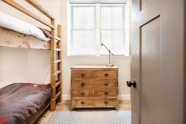 $2,400 | 1002 Highway 3, Unit 1 WEST, Holderness, NH 03245